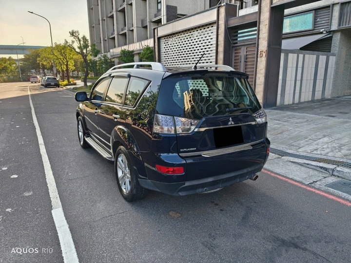 2011年三菱 OUTLANDER 2.4 頂級4輪傳動