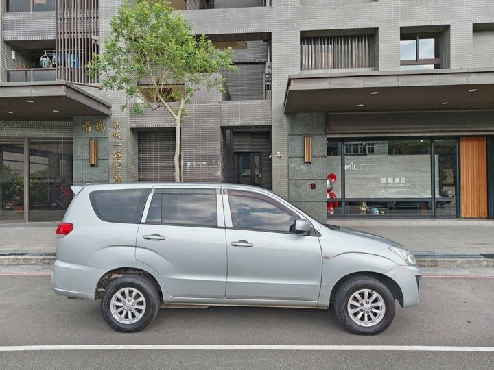 2019年 三菱 ZINGER 2.4 自排 定速 ABS ECO