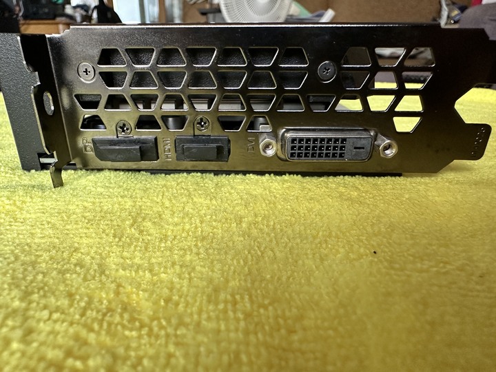 技嘉 GeForce RTX™ 3050 WINDFORCE OC 8G 9.5成新(保固內)