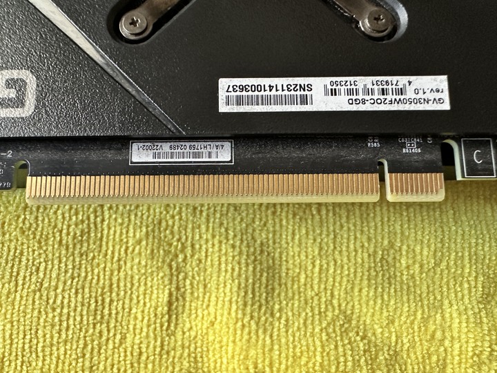 技嘉 GeForce RTX™ 3050 WINDFORCE OC 8G 9.5成新(保固內)