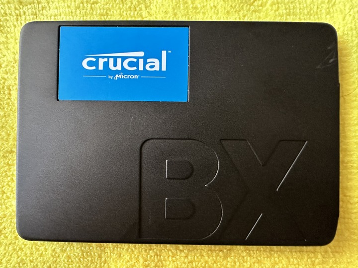 Micron 美光BX500 1TB 2.5吋 SATA SSD固態硬碟(通電時數207小時))