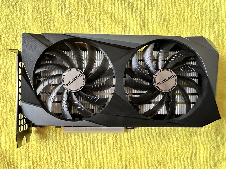 技嘉 GeForce RTX™ 3050 WINDFORCE OC 8G 9.5成新(保固內)