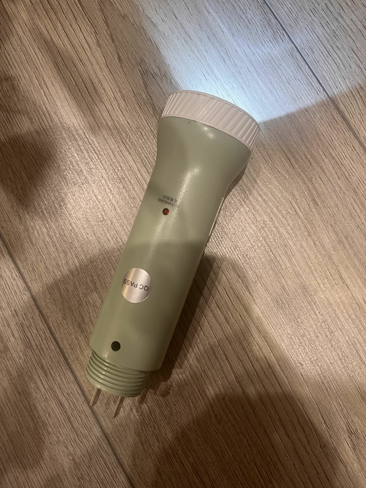 手電筒 110V充電 可參考 調節對焦 防水 防塵 堅固