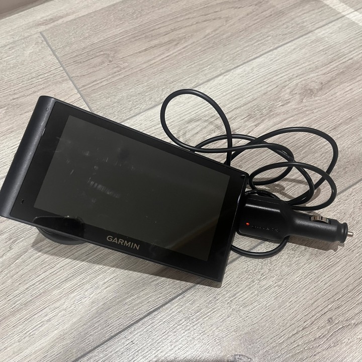 原價12990$ Garmin nuviCam 道路守護領航家