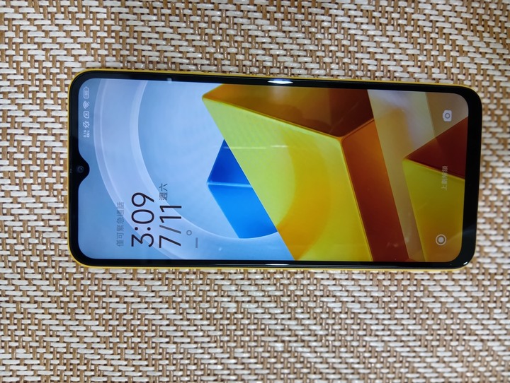 【外觀9.9成新、功能正常】POCO M5 黃色（送全新防摔殼 + 3片鋼化保護貼）