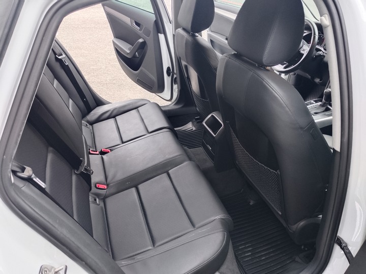 Audi A4 1.8T 頂級2014年女用一手車原鈑件跑9萬公里內外漂亮 車主手冊實車實價25.8萬元原廠導航倒車顯影，前後行車記錄器,無待修無泡水無計程車無事故0906378290新北市深坑區文山路三段16之3號