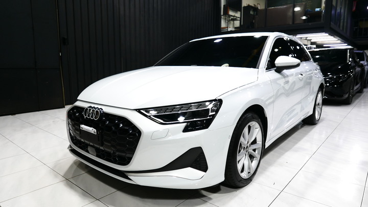 2025年 AUDI A3 Sportback【最新款 35 TFSi Advaced 原廠保固中】
