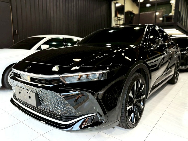 2024年 Toyota Crown【2.4渦輪油電皇家版 里程僅跑1萬1】