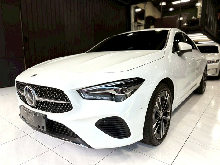 2023年 Mercedes-Benz CLA200【總代理 小改款 里程僅跑2萬】