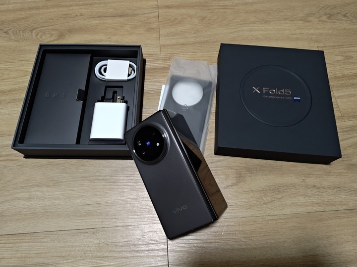 台版 vivo X Fold 5 鈦灰