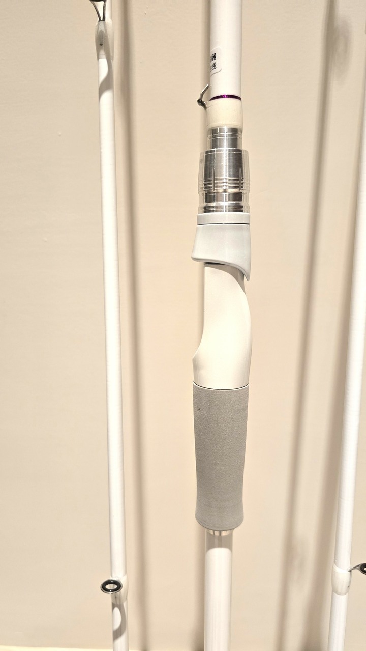家庭日多買備用沒用到的 全新 8尺 240cm M調 3隻 $350一隻 跟保護帶 新莊自取