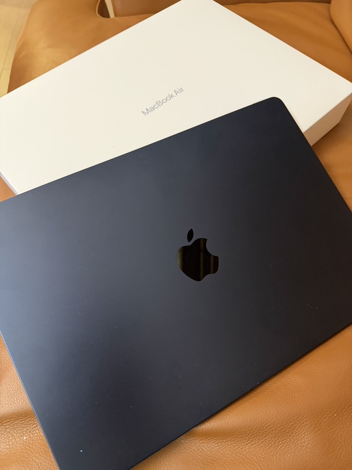 MACBOOK AIR M4