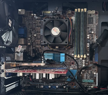 主機 (Phenon II X4 965 + M4A88TD-M EVO + R7-250 1GB + DDR3-1600 8GB)