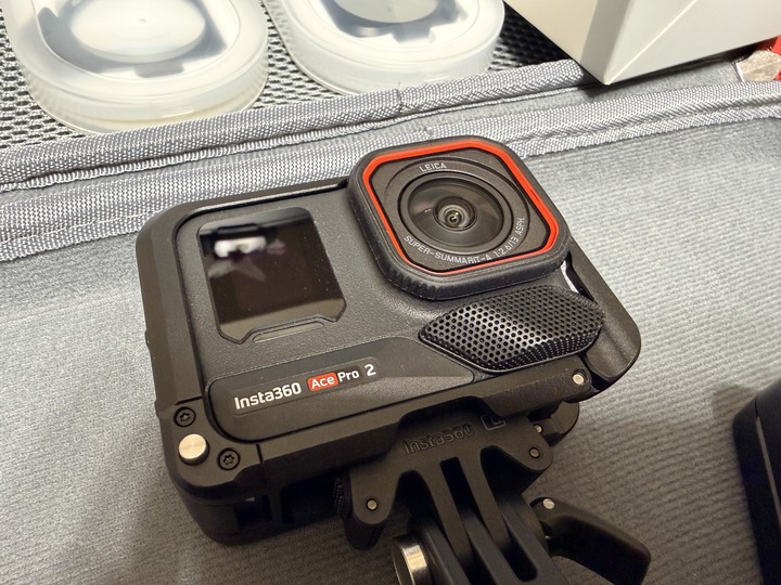 INSTA360 ACE PRO2 雙電池正公司貨+一堆原廠配件(保固內極新)已降價