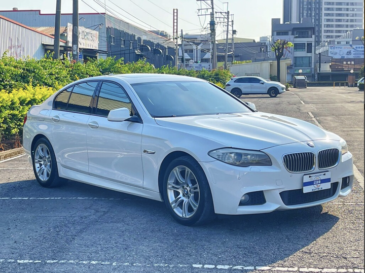 2013 BMW 528i M-Sport【 運動豪華轎車/年輕人最愛車款 】