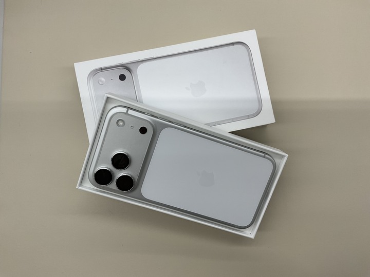 iPHONE 17 ProMax 256G銀色