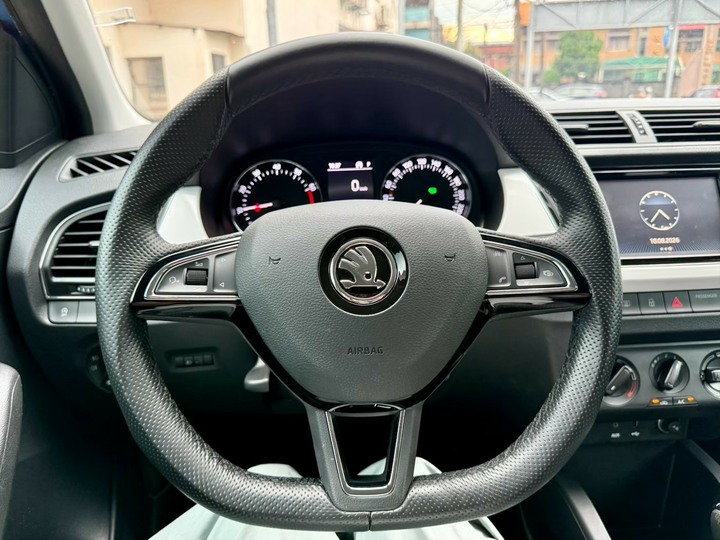 Fabia 1.0 Tsi style、認證車、有applecarplay、ikey、倒車顯影