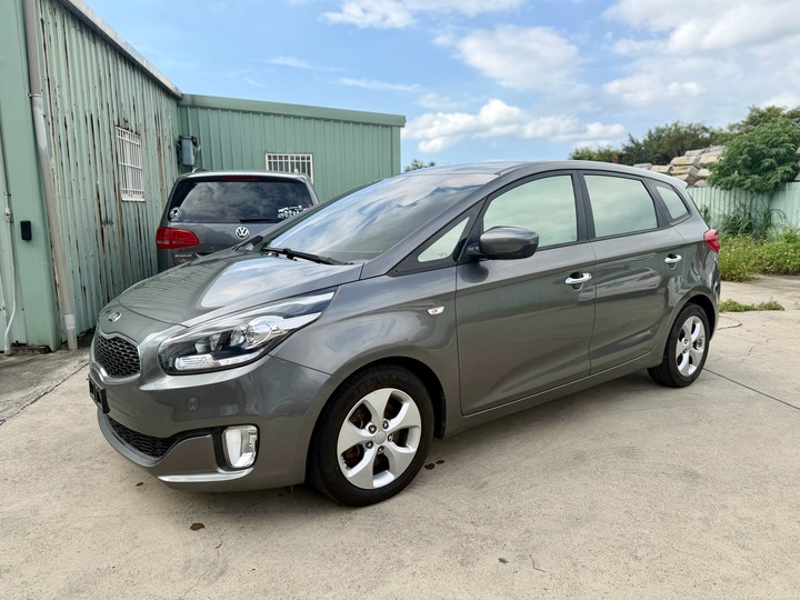 KIA Carens CRDi 柴油科技版 原版件認證車 (價格不夠滿意、我來幫您跟老闆努力)