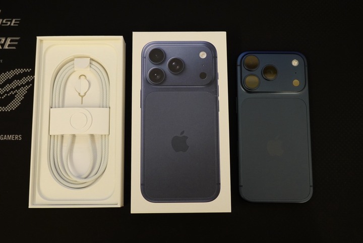 iPhone 17 Pro 256 藍 銀 各1