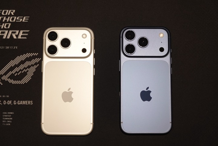 iPhone 17 Pro 256 藍 銀 各1