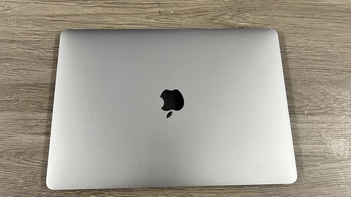 售 macbook pro m1 16g 2t 超大容量（極少用）