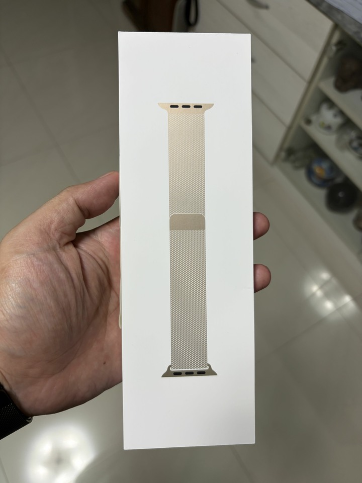 Apple watch 46 公釐金色米蘭式錶環 - S/M 全新未拆