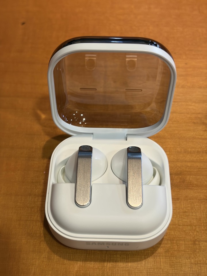 Samsung 三星 Buds4 Pro 真無線藍牙耳機 SM-R640 極光白 二手 九成新 保固中