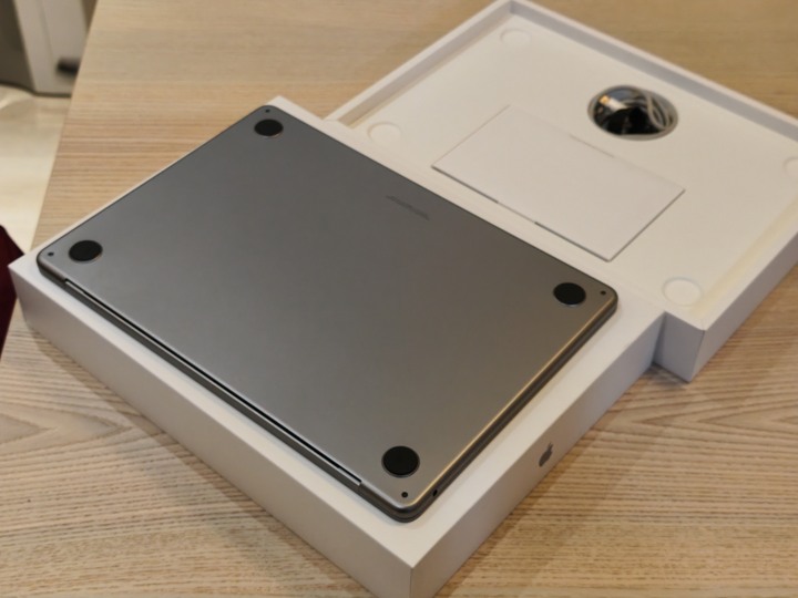 M2 Macbook Air 512G SSD 8G RAM