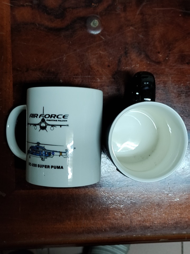 全新空軍限量馬克杯和木頭手機架~~