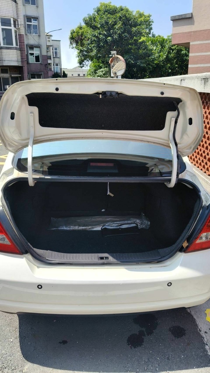 2006年 Nissan tiida 1.8