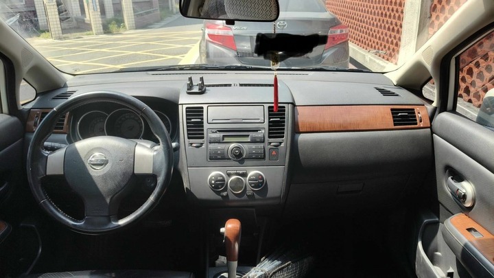 2006年 Nissan tiida 1.8