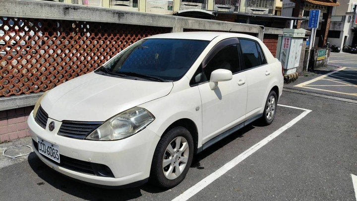 2006年 Nissan tiida 1.8