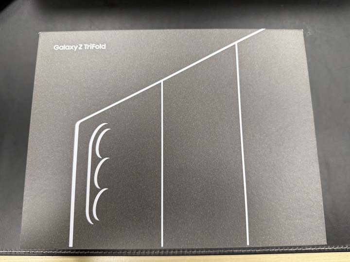 TRIFOLD
