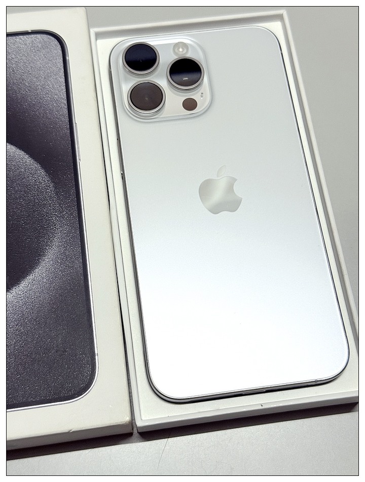 私人售. iphone 15 Pro Max -256G (白色)