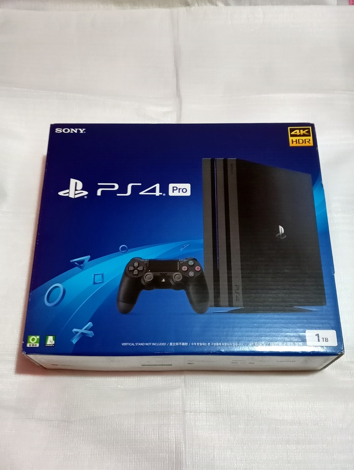 全新 PS4 PRO主機 7218B 1TB