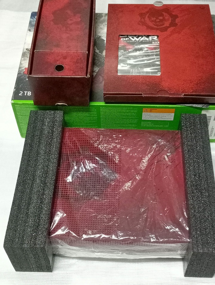 XBOX ONE S 主機 2TB 戰爭機器限定版主機 附戰爭機器遊戲光碟