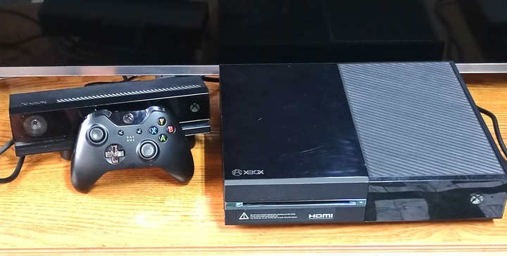 XBOXONE主機+ 限定手把+ 2.0體感器+ 遊戲