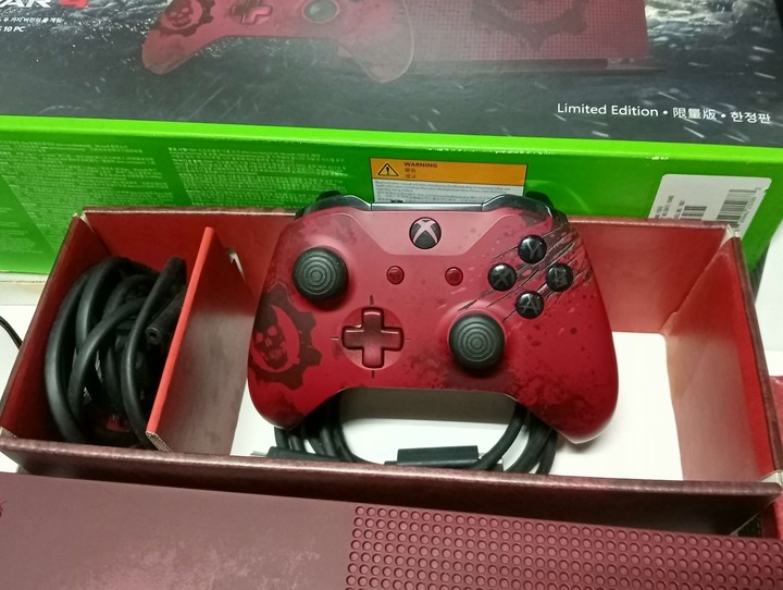 XBOX ONE S 主機 2TB 戰爭機器限定版主機 附戰爭機器遊戲光碟