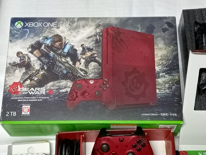 XBOX ONE S 主機 2TB 戰爭機器限定版主機 附戰爭機器遊戲光碟