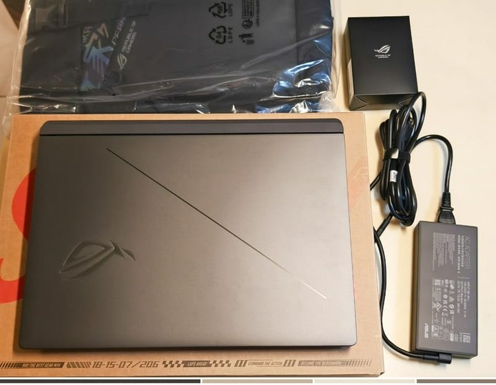 華碩  RTX5080 旗艦電競筆電 Ultra9 275HX/32GB DDR5/1TB SSD 保固中 AI繪圖