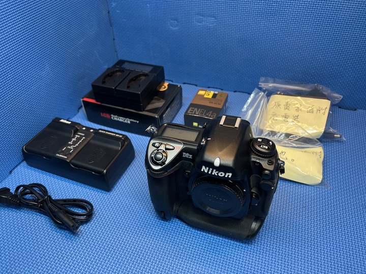 Nikon D2X 單機身｜CCD 旗艦機｜快門約 32,961 次｜含電池、充電器配件