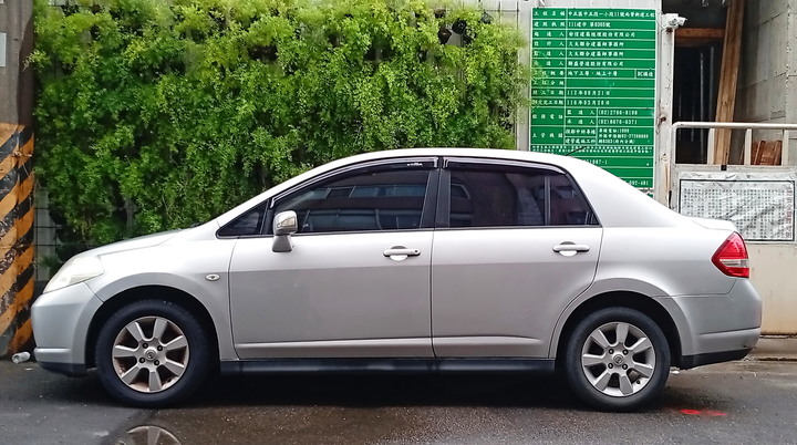 2012 Nissan tiida 1.6 保證 自售 低里程數 全車原鈑件