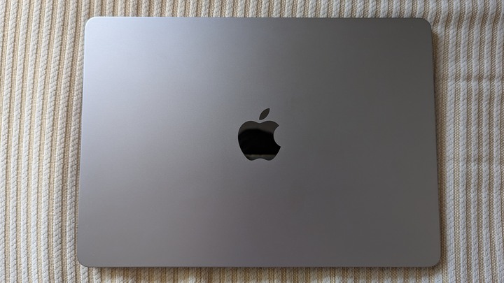 macbook air 13 m3 8g ram 256g ssd 太空灰