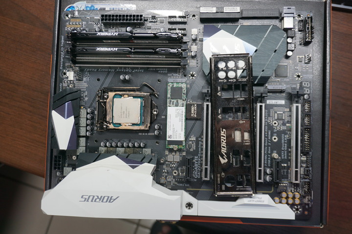 Intel i7-7700K CPU 4.2GHZ+GA-270X-GAME5+M.2 SSD Intel+W11家用