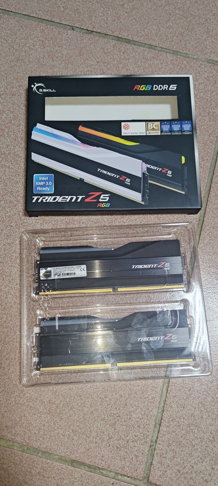 售 芝奇 幻鋒戟RGB 64GB(雙通32G*2) D5-6400/CL32黑