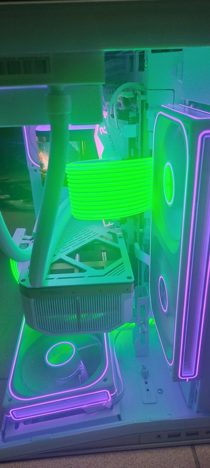 售 AMD 9850X3D RTX5080 桌機一台 白主機