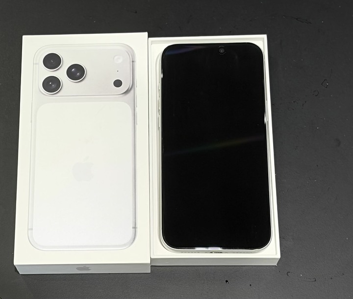 iPhone 17 ProMax 銀色256G