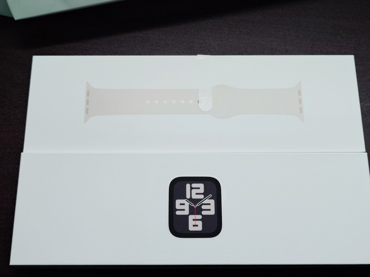 9.9成新 Apple Watch SE2 44mm GPS版 星光色