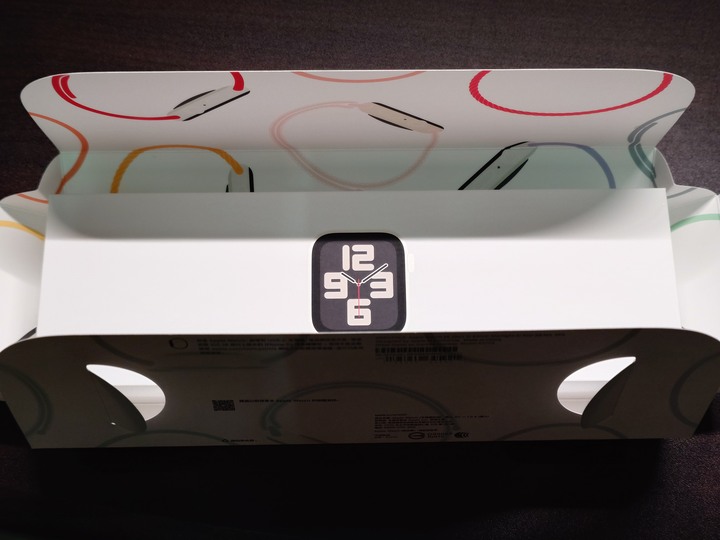 9.9成新 Apple Watch SE2 44mm GPS版 星光色
