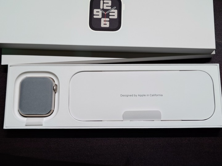9.9成新 Apple Watch SE2 44mm GPS版 星光色